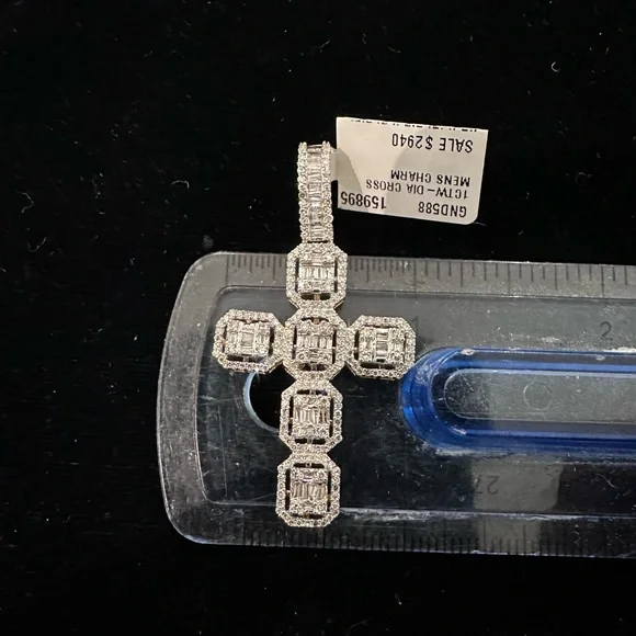 Real Gold and diamond charm( not moissanite) rock diamonds